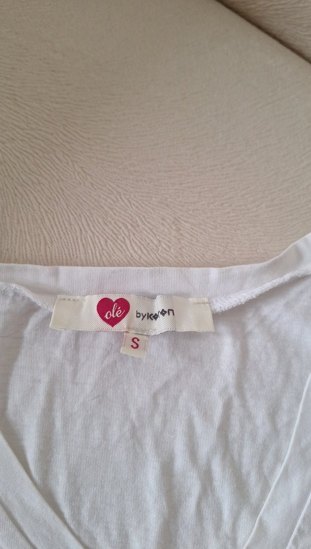 V Yaka Beyaz Kadın Tişört - Görsel 2