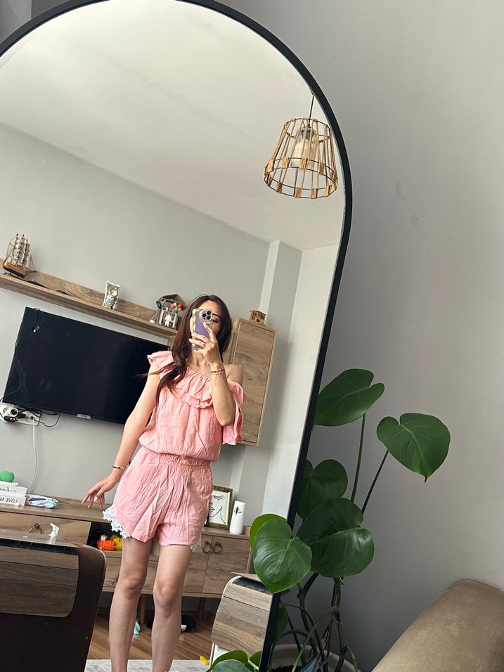 Pembe Keten Mini Volanlı Straplez Tulum - Görsel 3