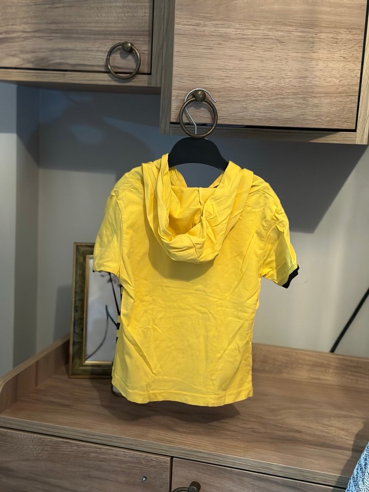 Sarı Kapüşonlu Erkek Çocuk Kısa Kollu Tişört - Görsel 2