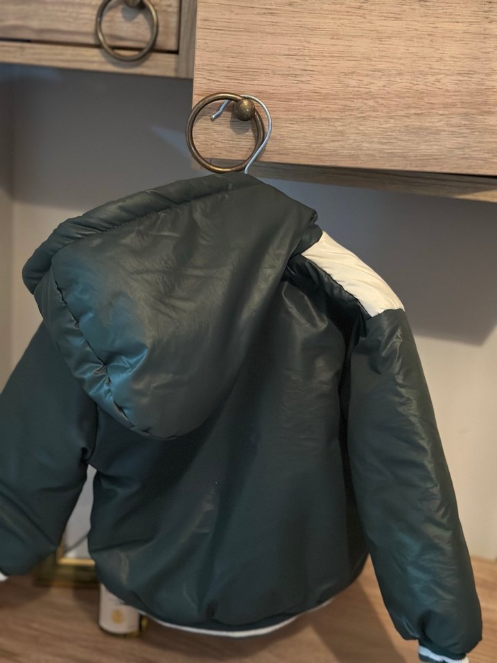 Kapüşonlu Erkek Çocuk Baskılı Mont - Görsel 3