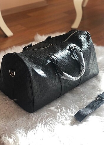 Louis Vuitton Seyahat ve Spor Valizi