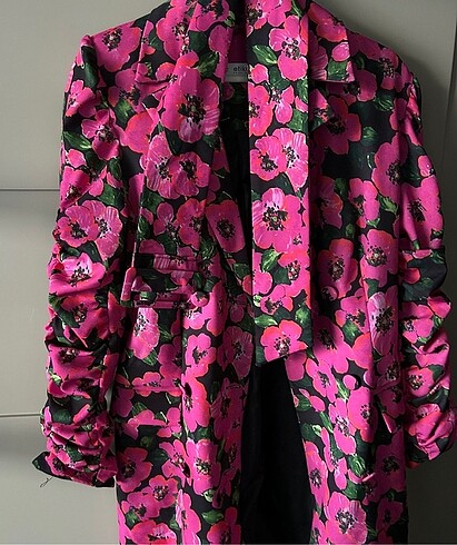 Zara Zara model çiçekli ceket elbise