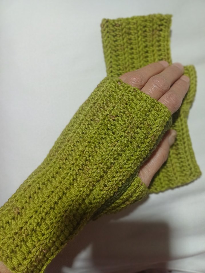 Kırmızı Örgü Parmaksız Kadın Eldiveni - Görsel 3