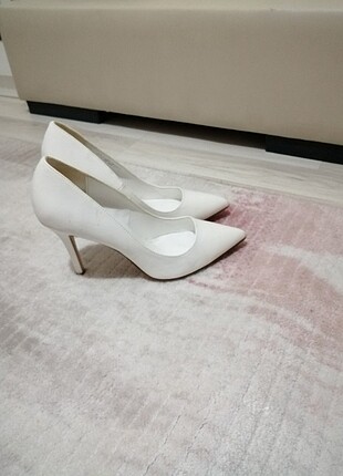 Bershka Beyaz stiletto 