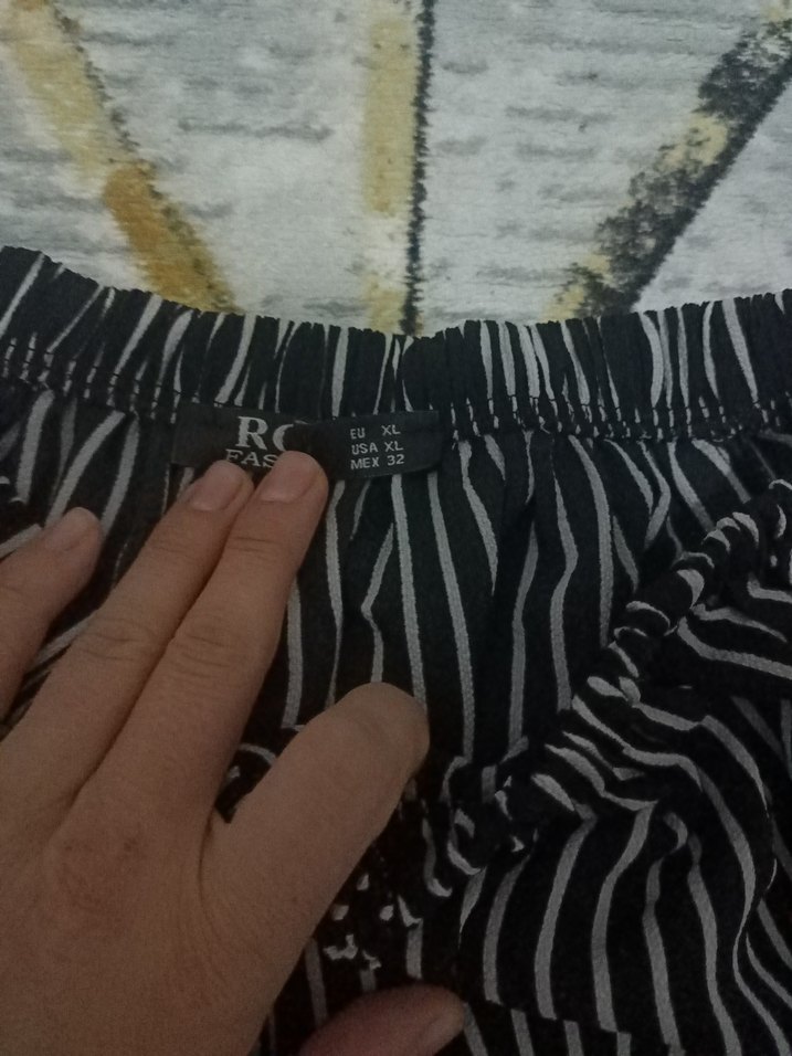 Uzun Kollu Çizgili Siyah Bluz - Görsel 2