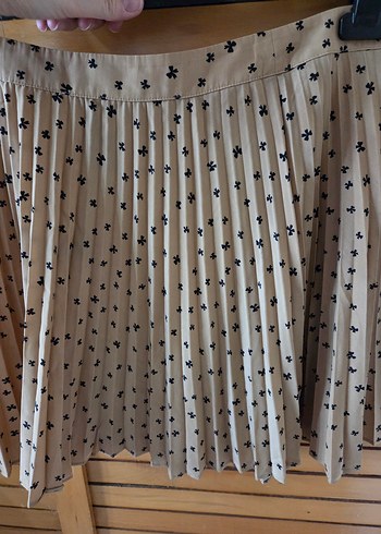 Yargıcı Marka Bej Pileli Mini Etek - Görsel 2