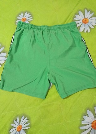 8 Yaş Beden 11-12yaş yepyeni az giyilmiş adidas deniz şortu