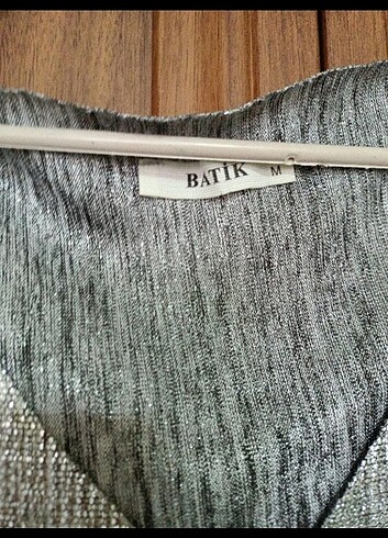 Batik marka hiç giyilmemiş m beden yepyeni bluz