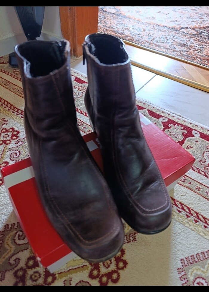 40 numara az giyilmiş bayan bot - Görsel 2