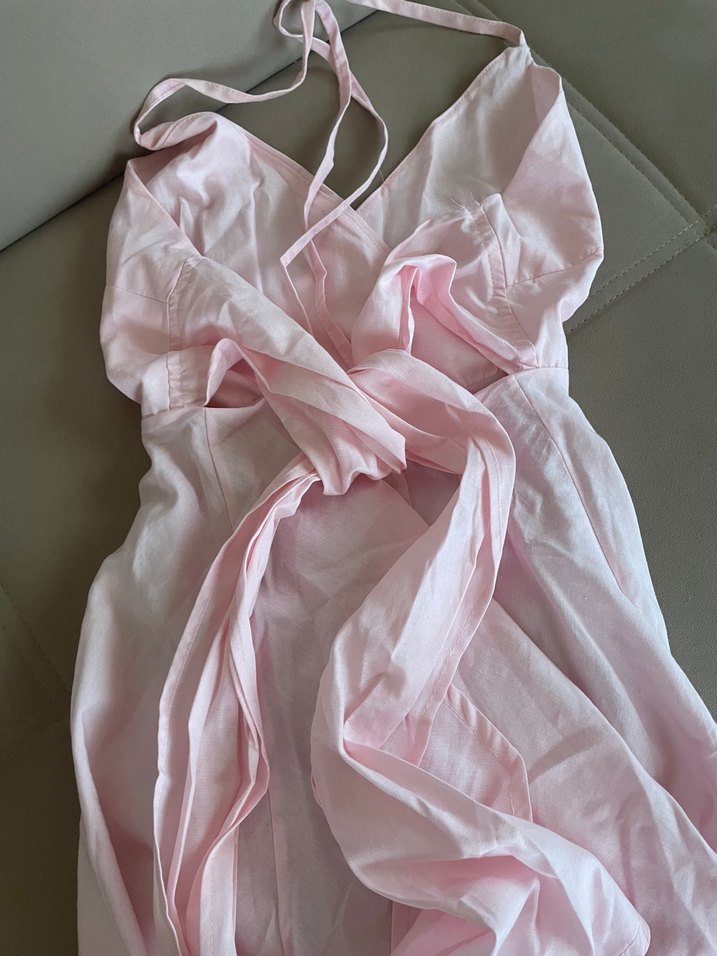 Pembe V Yakalı Uzun İpek Görünümlü Elbise - Görsel 3