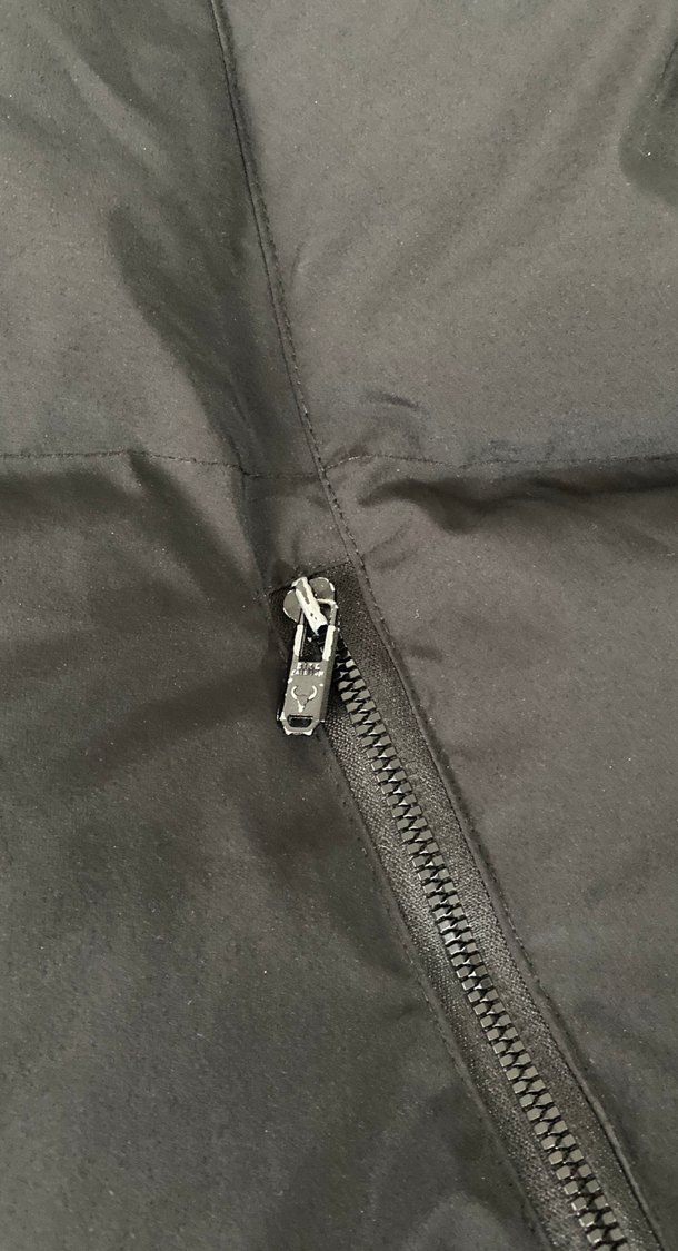 Kadın Siyah Fermuarlı Kısa Kışlık Mont - Görsel 3