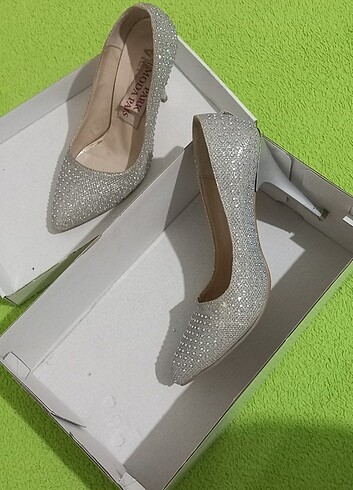 36 Beden taşlı yüksek topuklu stiletto