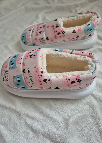 Kız Çocuk Peluş Detaylı Pembe Ev Terliği - Görsel 2