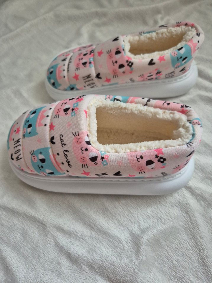 Kız Çocuk Peluş Detaylı Pembe Ev Terliği - Görsel 2