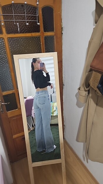 Trendyol & Milla Trendyolmilla yırtık paça jean.