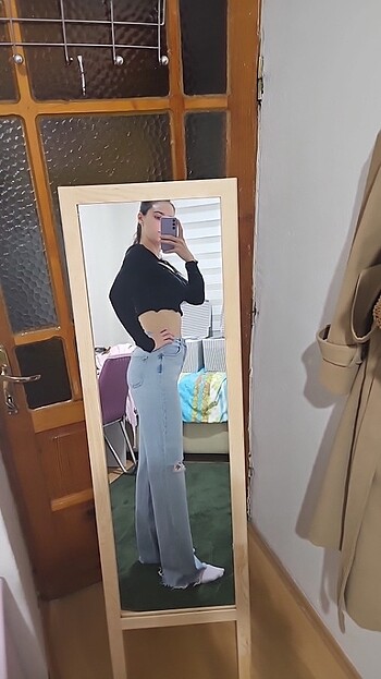 38 Beden Trendyolmilla yırtık paça jean.