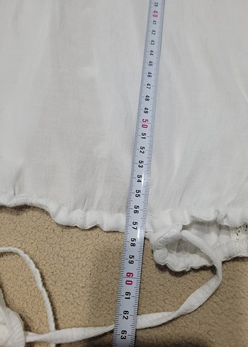 Kısa Kollu, Düğmeli Beyaz Keten Bluz - Görsel 7