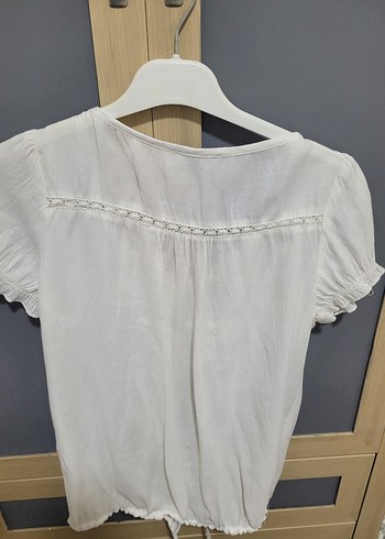 Kısa Kollu, Düğmeli Beyaz Keten Bluz - Görsel 3