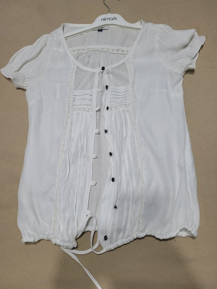 Kısa Kollu, Düğmeli Beyaz Keten Bluz - Görsel 2