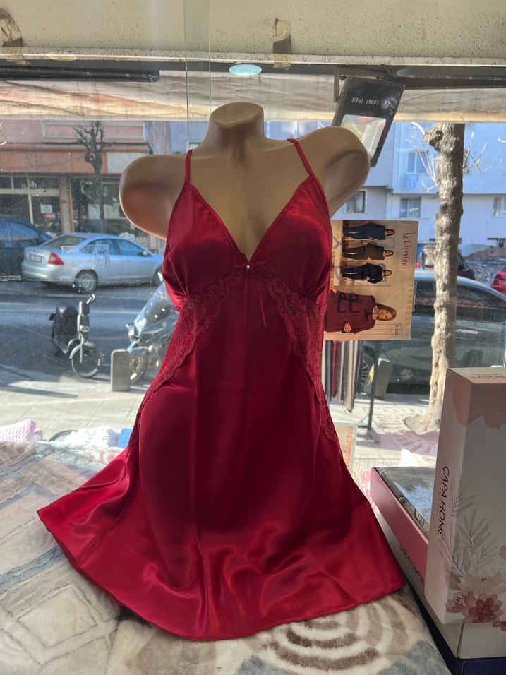Kırmızı Saten Gecelik - Görsel 2