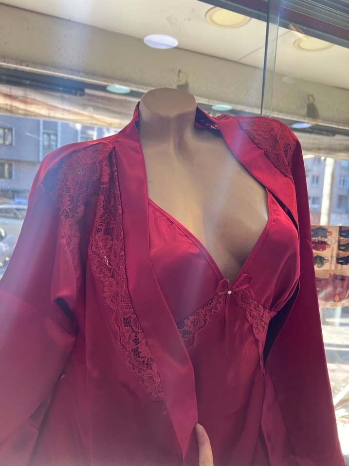 Kırmızı Saten Gecelik - Görsel 4