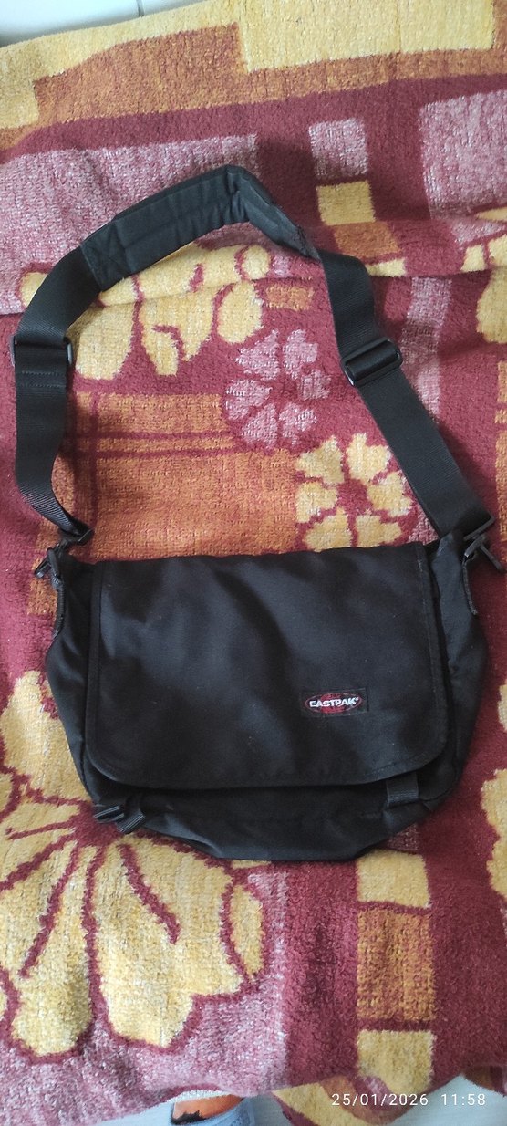 Eastpak postacı çantası - Görsel 2
