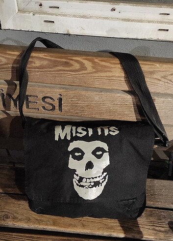 Misfits askılı çanta 