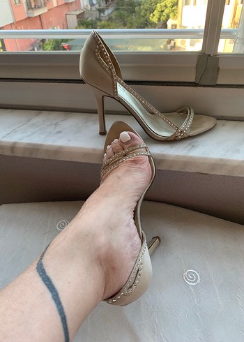 36 Beden altın Renk GUESS Altın Renkli Tokalı Stiletto Topuklu Ayakkabı
