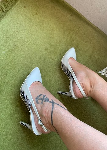36 Beden Beyaz Yılan Derisi Desenli Stiletto Topuklu Ayakkabı
