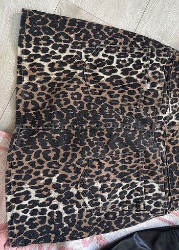 Kahverengi Yılan Desenli Mini Etek - Görsel 2