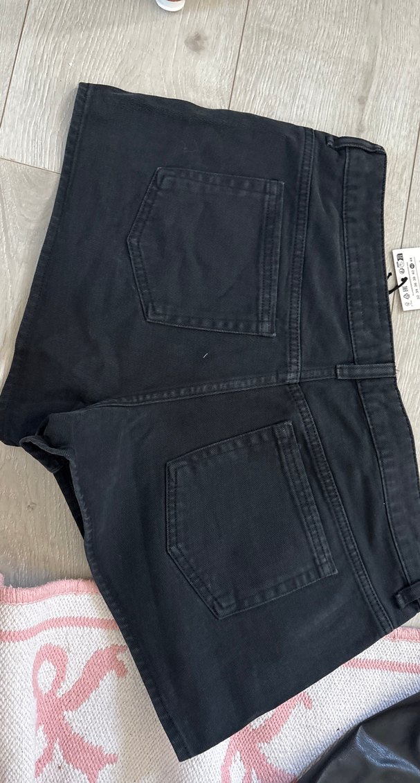 bershka Siyah Mini taşlı Kadın Denim Şort - Görsel 3