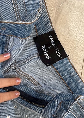 Payetli Püsküllü Mini Kot Şort - Görsel 2