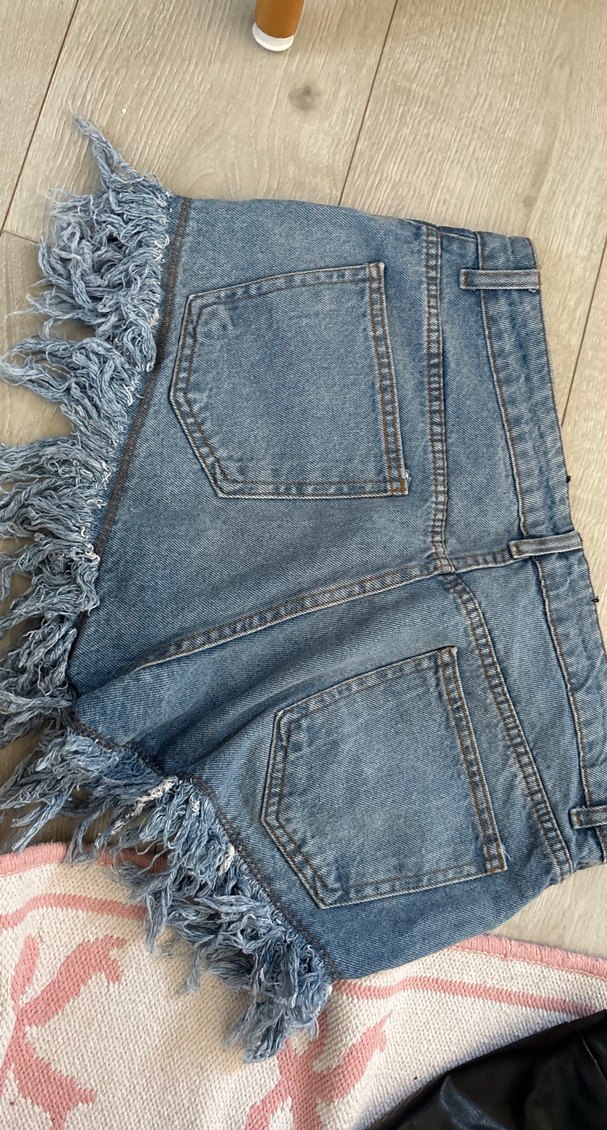 Payetli Püsküllü Mini Kot Şort - Görsel 3