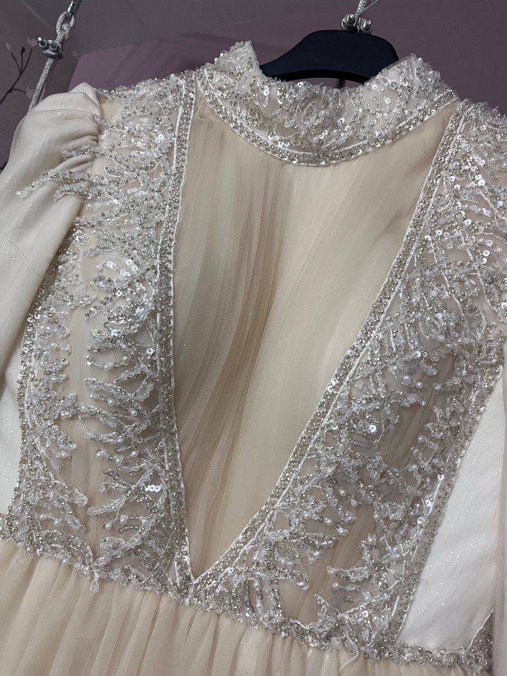 Uzun Kollu Beyaz Drape Detaylı Nişan Elbisesi - Görsel 3