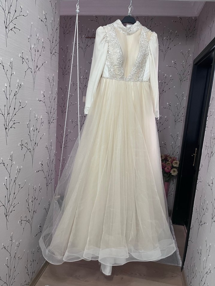 Uzun Kollu Beyaz Drape Detaylı Nişan Elbisesi - Görsel 4