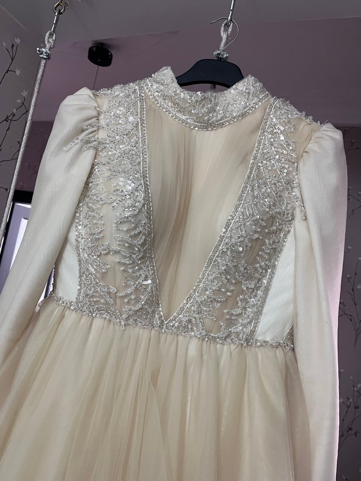 Uzun Kollu Beyaz Drape Detaylı Nişan Elbisesi - Görsel 2