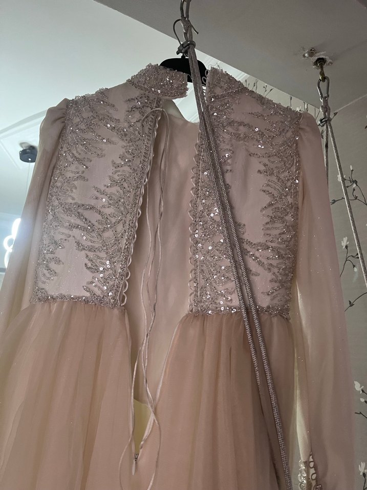 Uzun Kollu Beyaz Drape Detaylı Nişan Elbisesi - Görsel 5