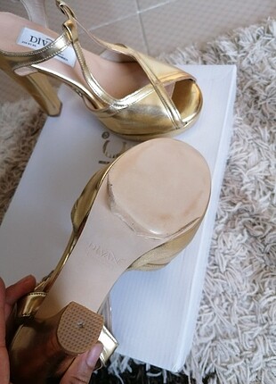 Gold kayıslı sandalet