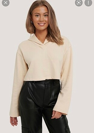 Nakd Krem Crop Sweatshirt