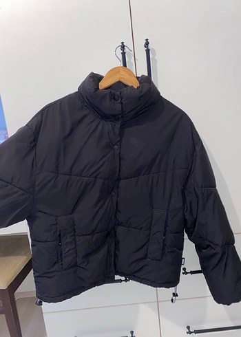 Pull and Bear Düğmeli Siyah Kadın Kışlık Mont pull and bear