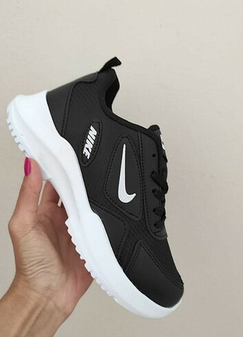 Siyah Nike Spor ayakkabı 