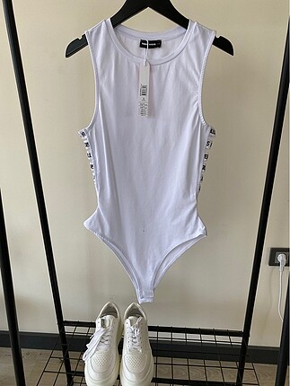 Beyaz bodysuit
