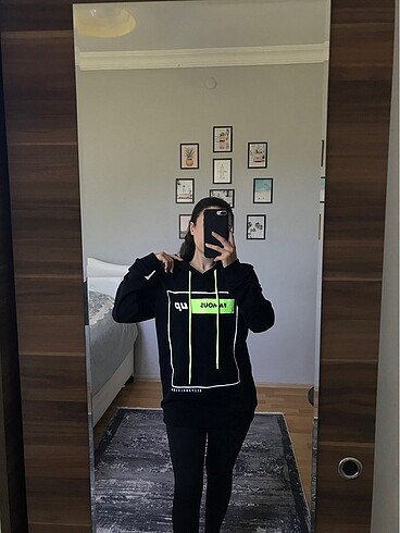 Sweatshirt