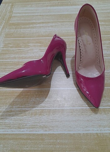 39 Beden Pembe stiletto ayakkabı deri 39 numara az kullanılmış