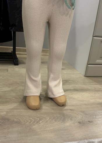 Kız Çocuk Bej Pilili Salaş Pantolon - Görsel 3