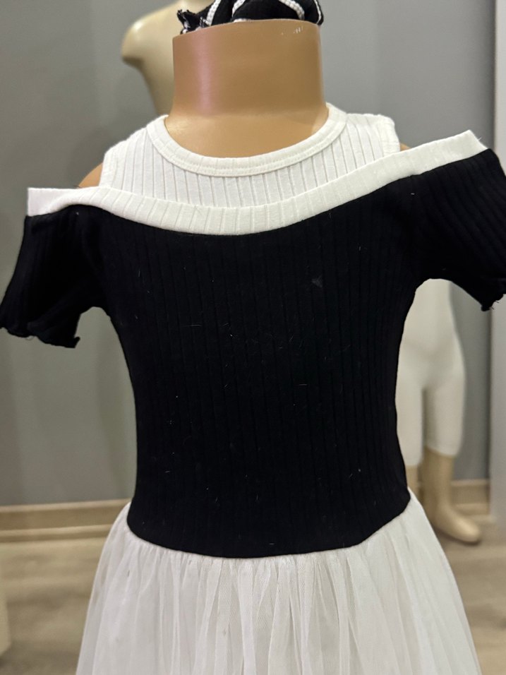 Kız Çocuk Siyah Beyaz Pilili Elbise 4 yaş olur - Görsel 2