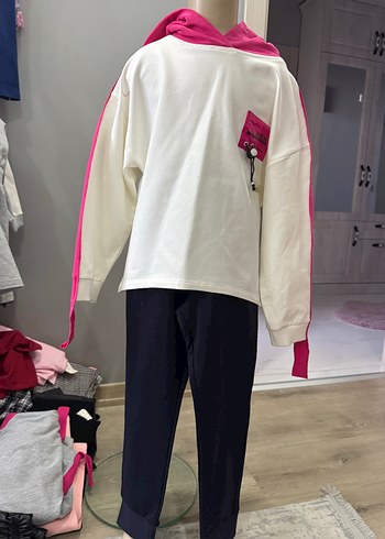 Beyaz ve Pembe Kapüşonlu Kız Sweatshirt