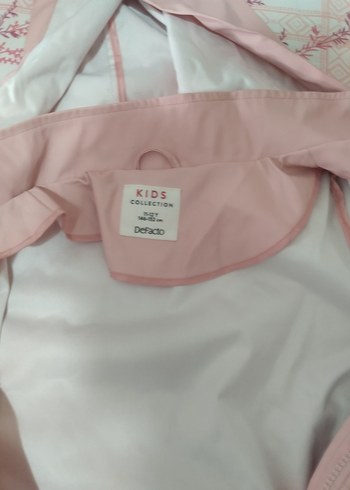 Kız Çocuk Pembe Düğmeli Yağmurluk - Görsel 3