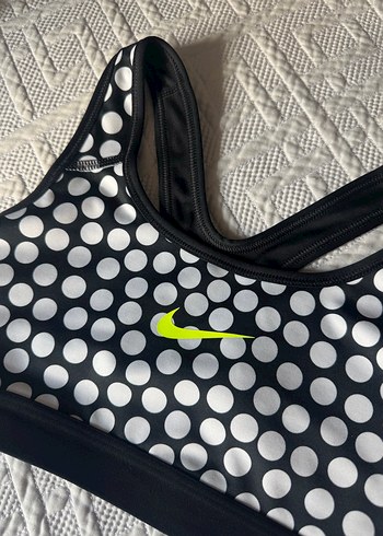 s Beden Nike Siyah Spor Sütyeni