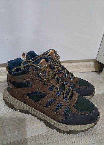 Kahverengi Erkek bot - Görsel 2